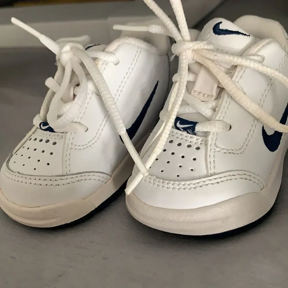 Nike sneakers 👟